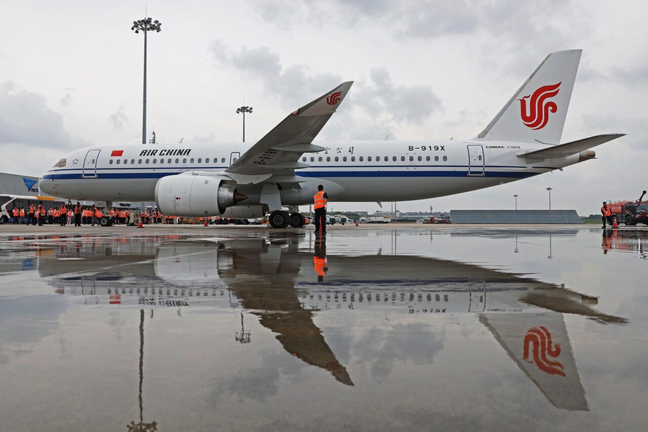 https://thecurrency.news/articles/200377/joe-gill-can-chinas-homegrown-jet-take-off/