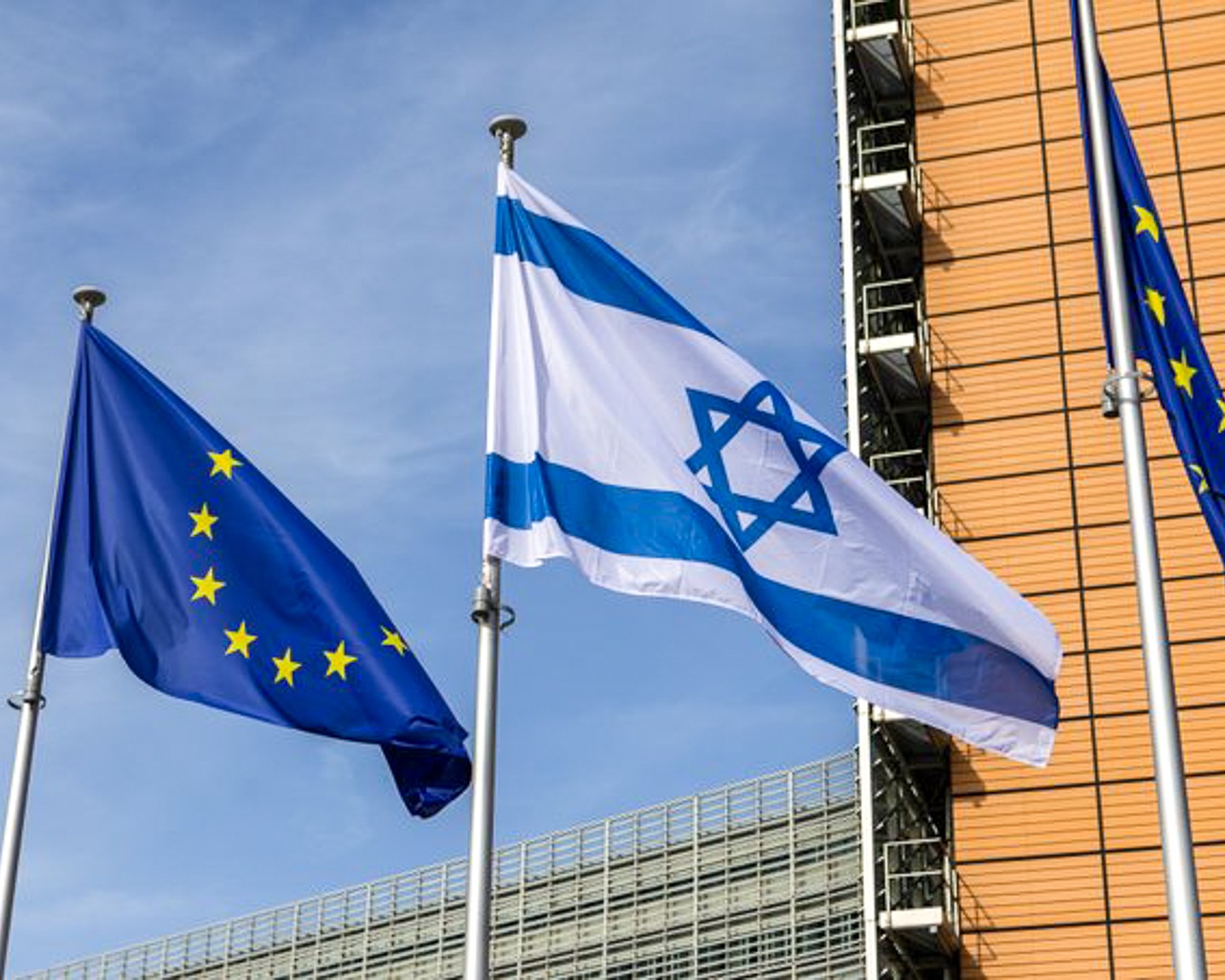 https://thecurrency.news/articles/201673/the-european-commission-wants-to-reimpose-duties-on-israeli-goods-irish-firms-will-be-watching-closely/